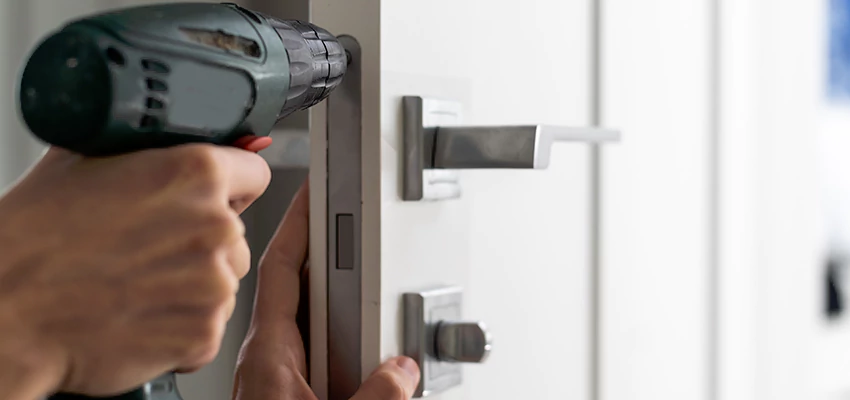 Locksmith For Lock Replacement Near Me in Deerfield Beach, FL