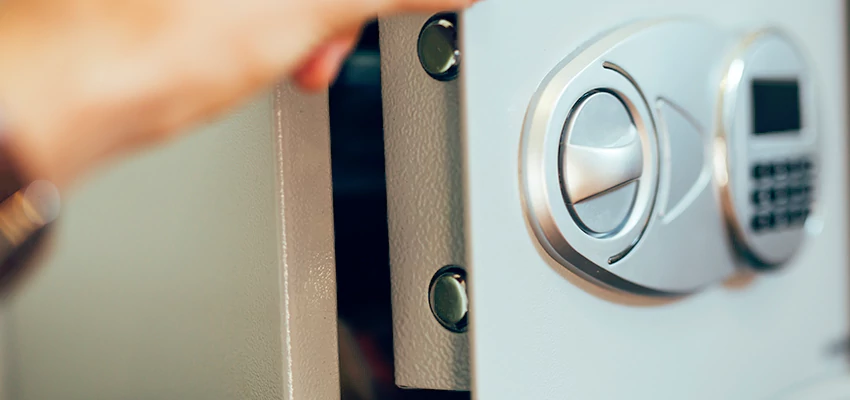 Fingerprint Safe Openers in Deerfield Beach, FL