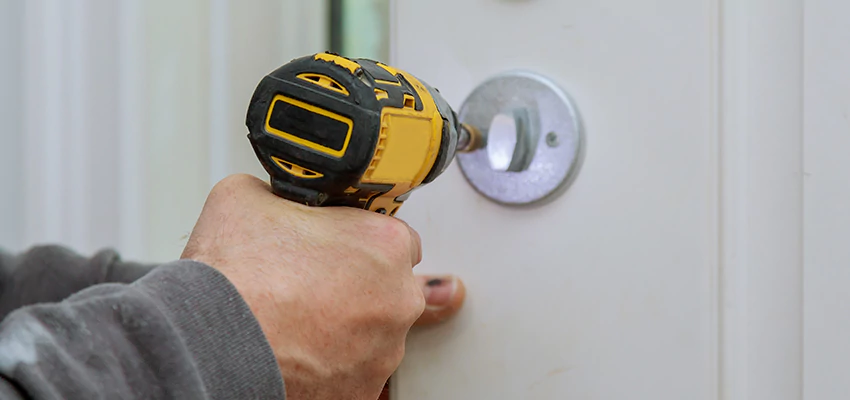 Street Locksmith For Smart Lock Repair in Deerfield Beach, FL